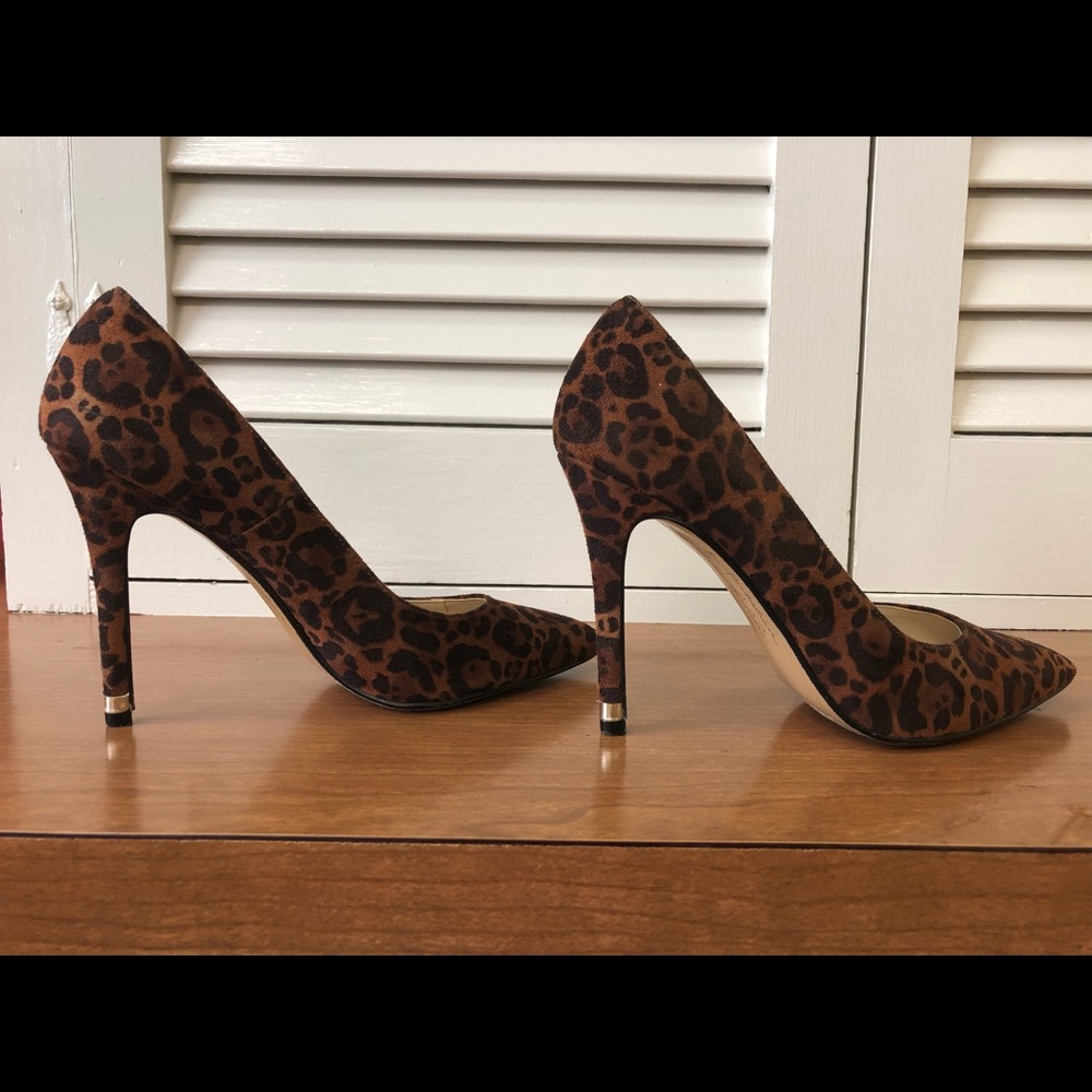 Kardashian Kollection Pointed Leopard Print 7.5